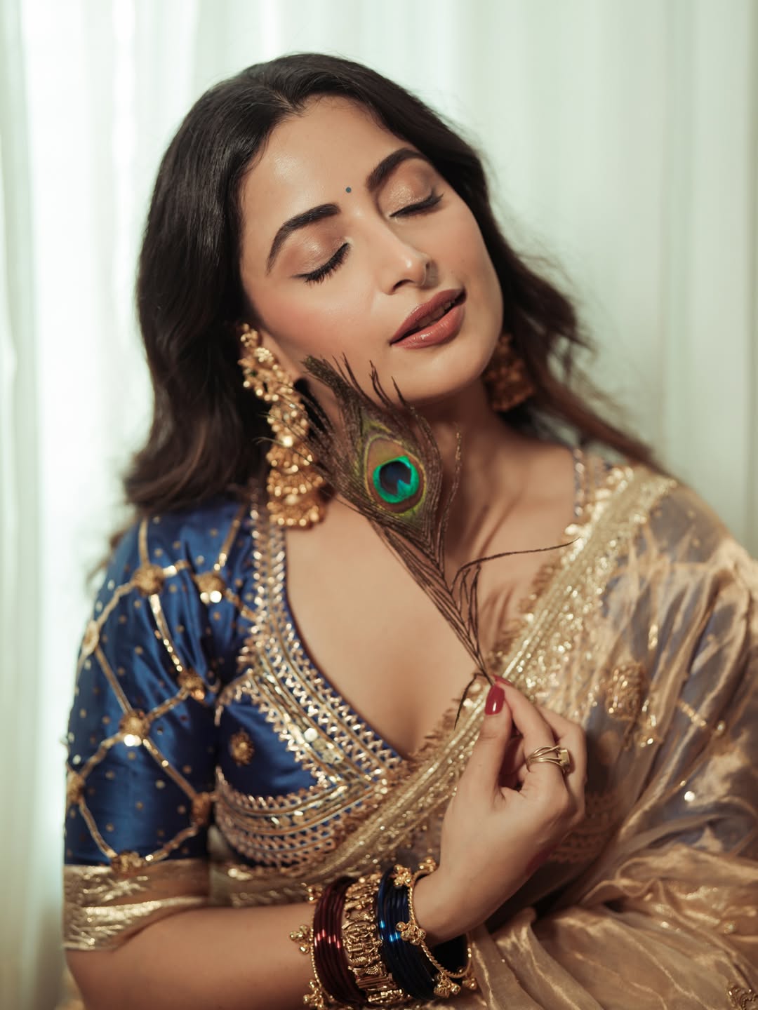 Aishwarya Sharma Waali Saree