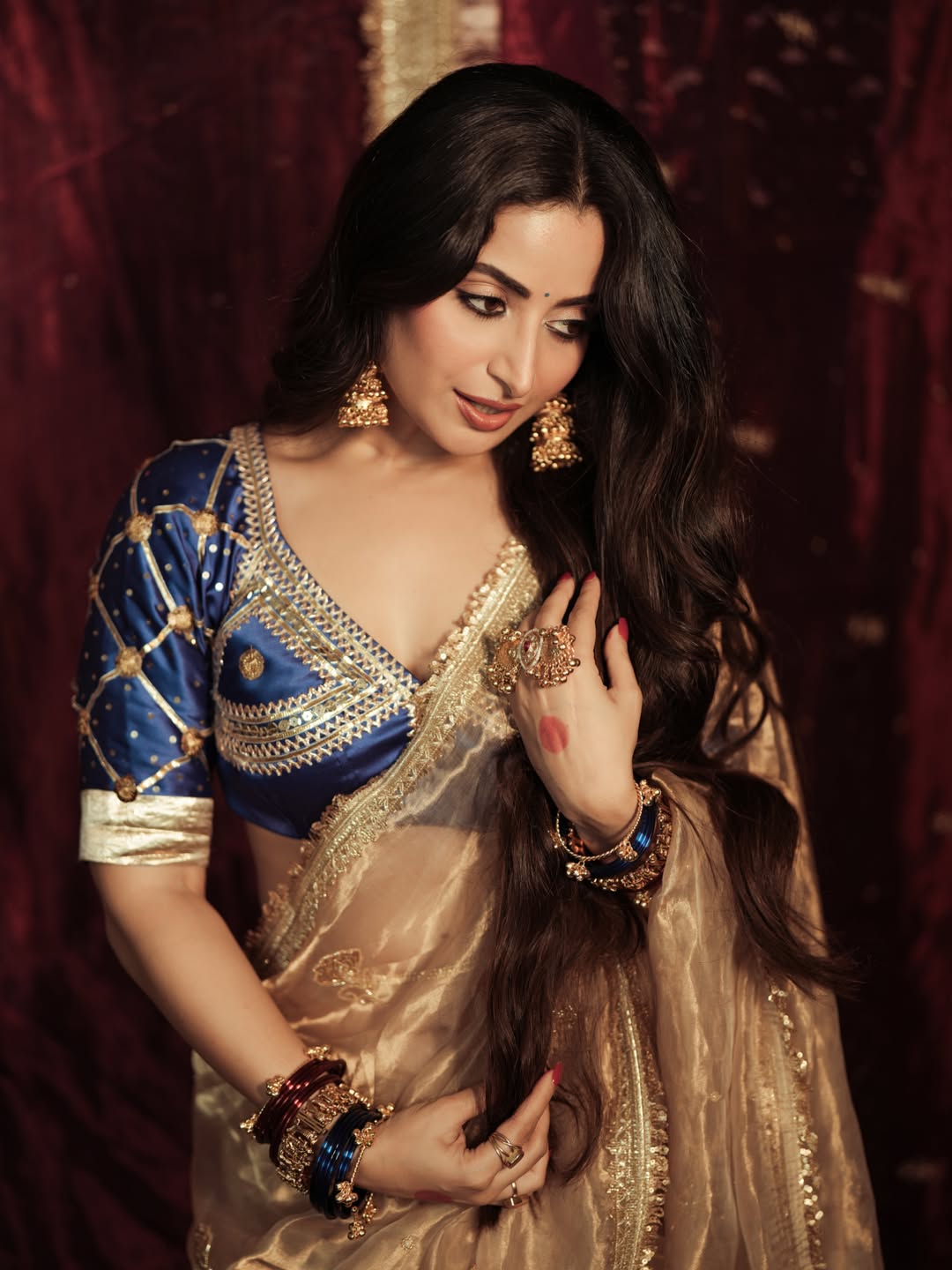 Aishwarya Sharma Waali Saree
