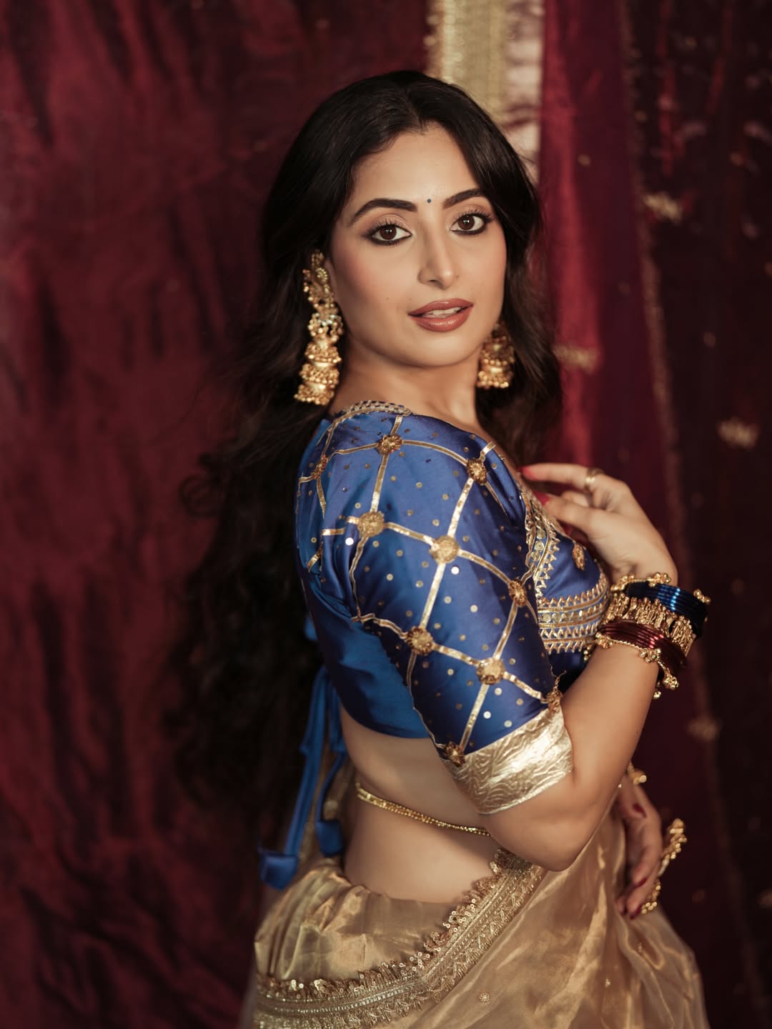 Aishwarya Sharma Waali Saree