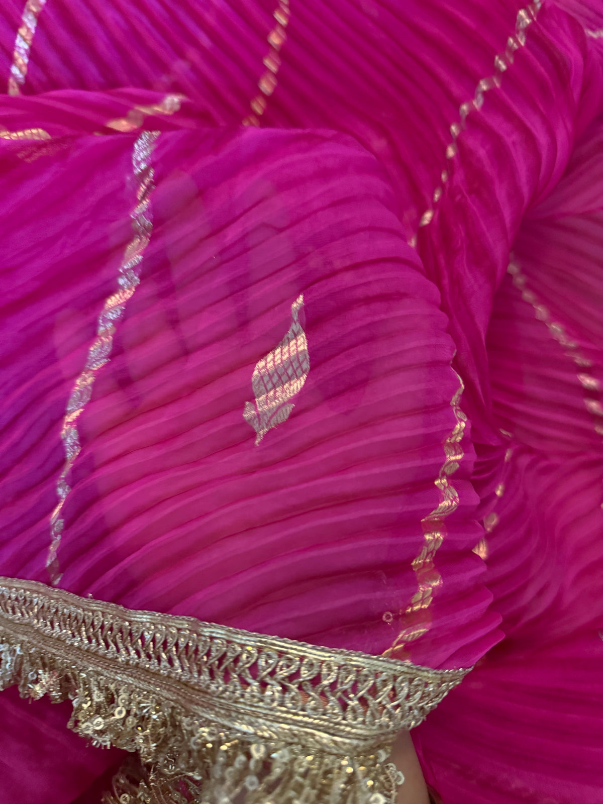 Gulabi Aankhein