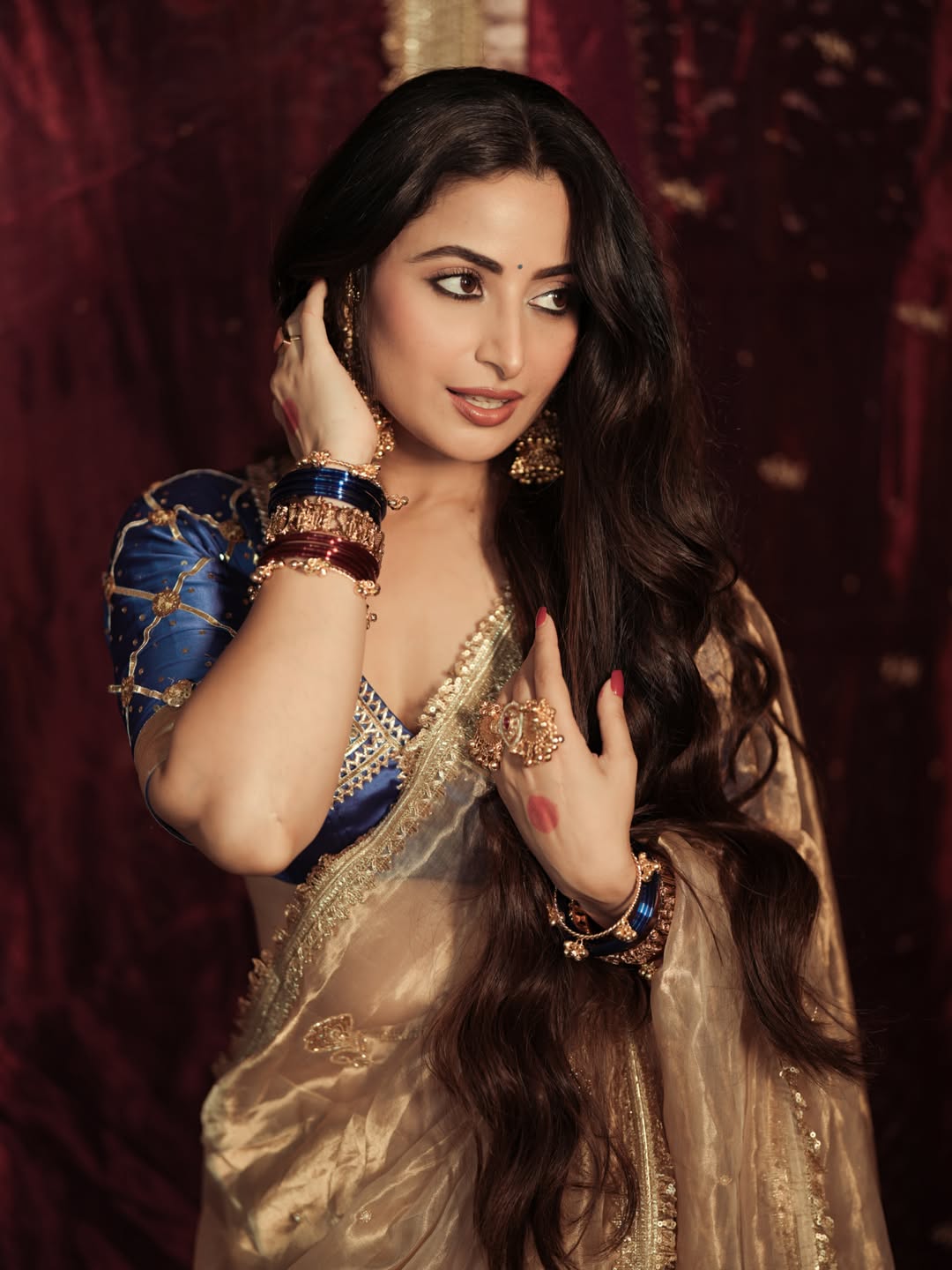 Aishwarya Sharma Waali Saree